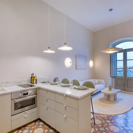 Traditional Chic 2 Bedroom With Seaview Ldem1-5 * Valletta