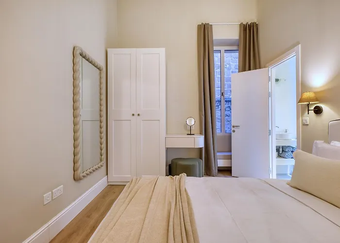 Traditional Chic 2 Bedroom With Seaview Ldem1-5