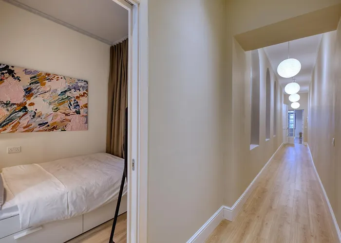 Traditional Chic 2 Bedroom With Seaview Ldem1-5 * Valletta