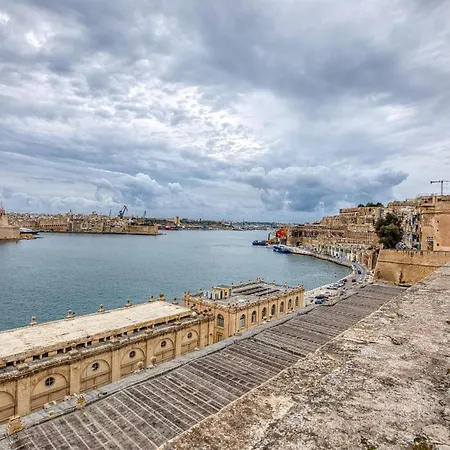 Traditional Chic 2 Bedroom With Seaview Ldem1-5 Valletta