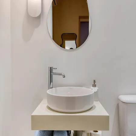 Apartament Traditional Chic 2 Bedroom With Seaview Ldem1-5 *