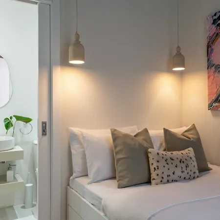 Apartment Traditional Chic 2 Bedroom With Seaview Ldem1-5 *