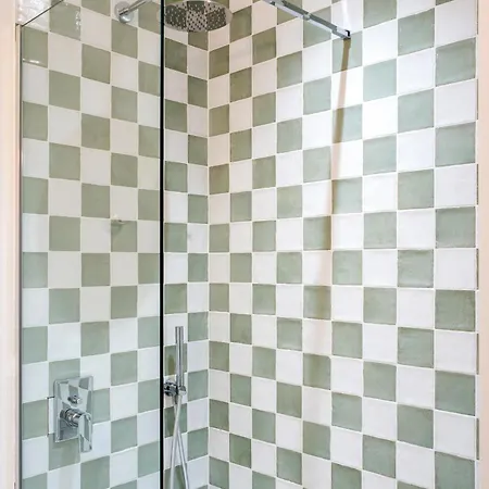 Traditional Chic 2 Bedroom With Seaview Ldem1-5